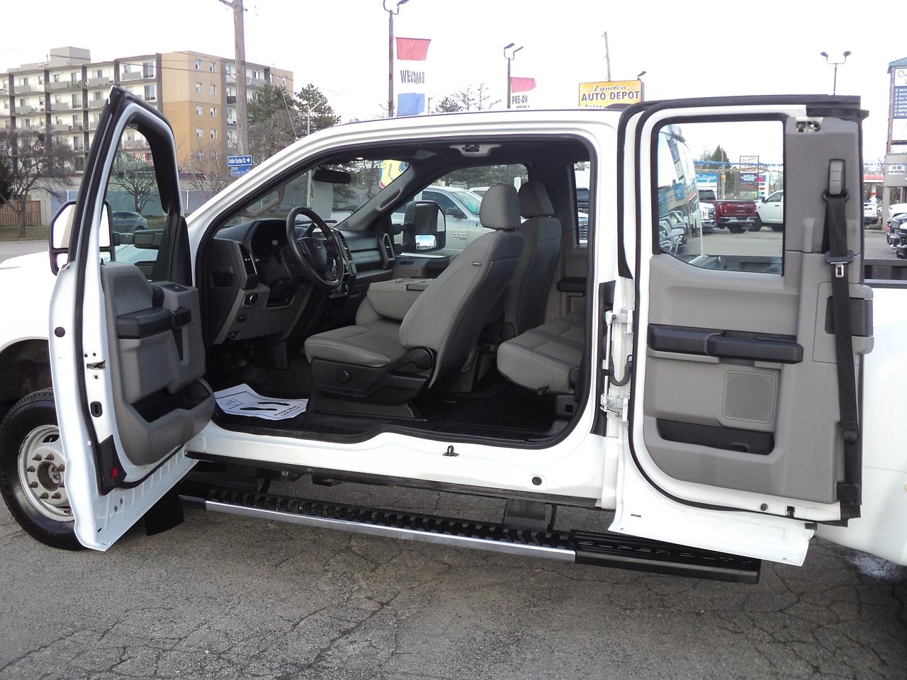 2020 Ford SUPER DUTY F-350 DRW XL SuperCab 4WD 6.2L8cylGas 8' Box BackUpCam Photo