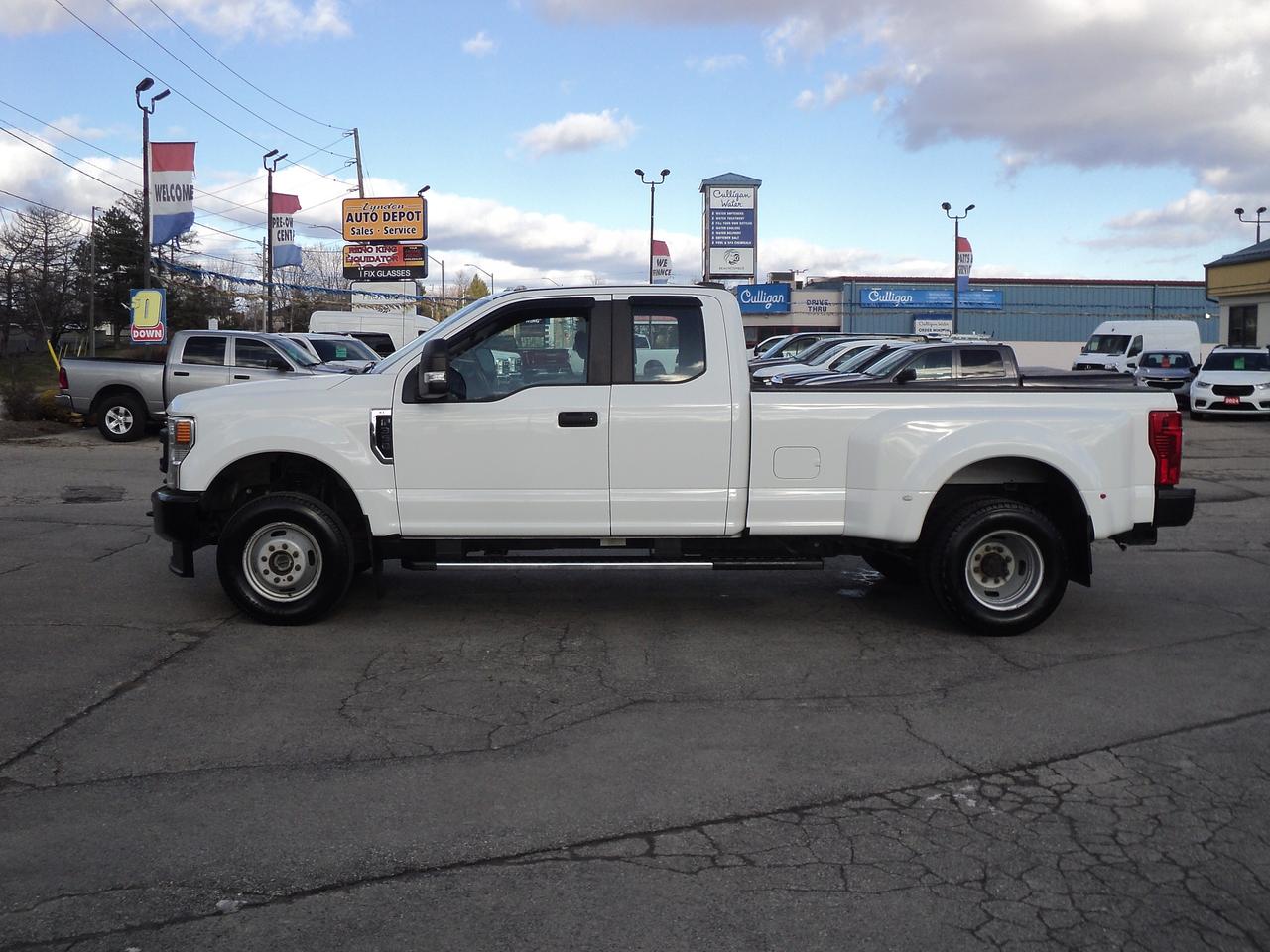 2020 Ford SUPER DUTY F-350 DRW XL SuperCab 4WD 6.2L8cylGas 8' Box BackUpCam Photo