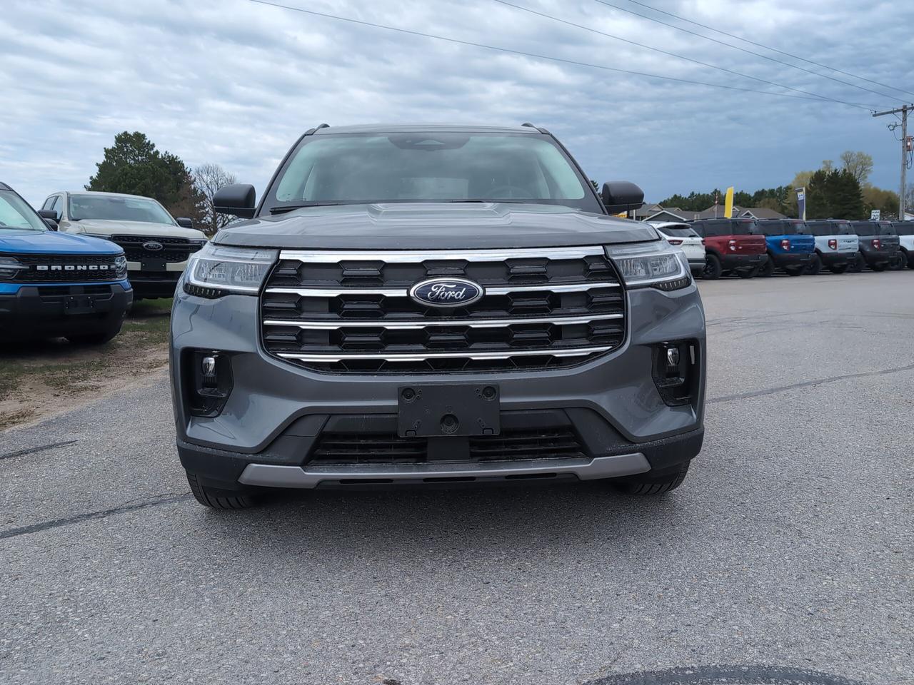 2026 Ford Explorer Active 4WD Photo1