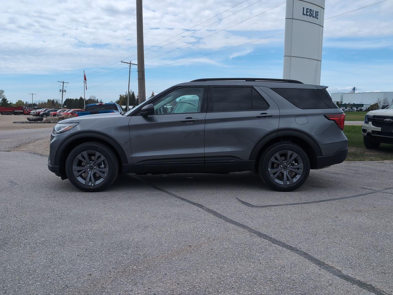 2026 Ford Explorer Active 4WD Photo2