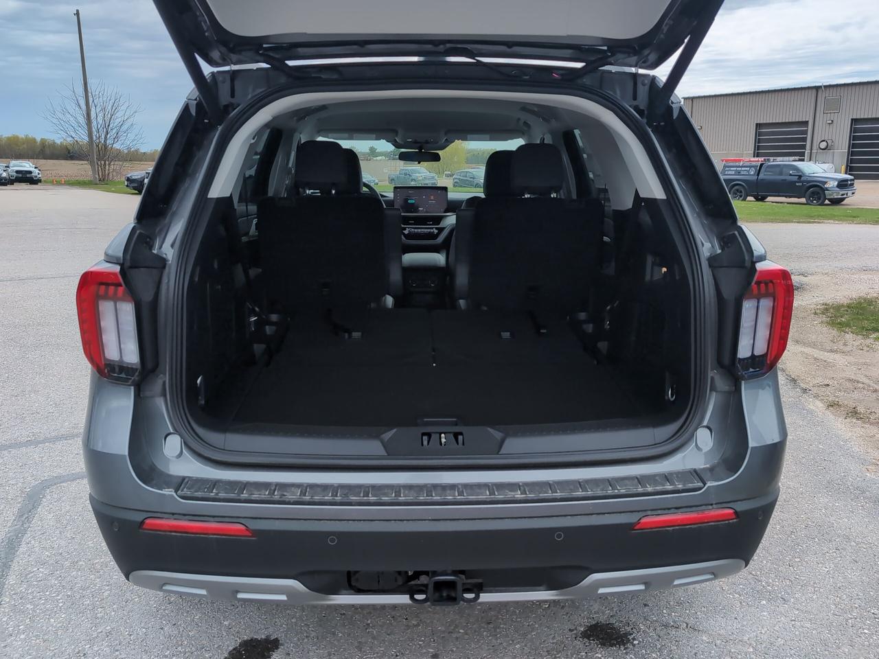 2026 Ford Explorer Active 4WD Photo4