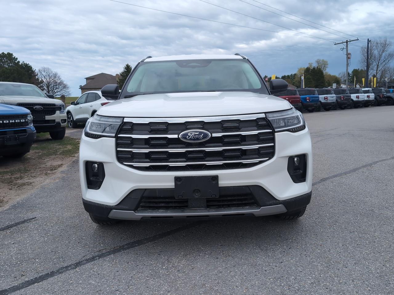 2026 Ford Explorer Active 4WD Photo1