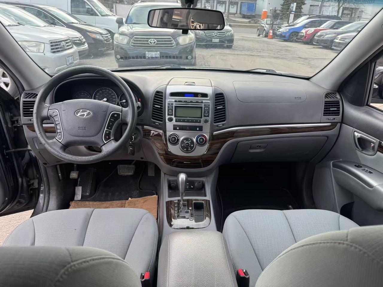 2012 Hyundai Santa Fe AWD 4DR I4 AUTO GL PREMIUM Photo