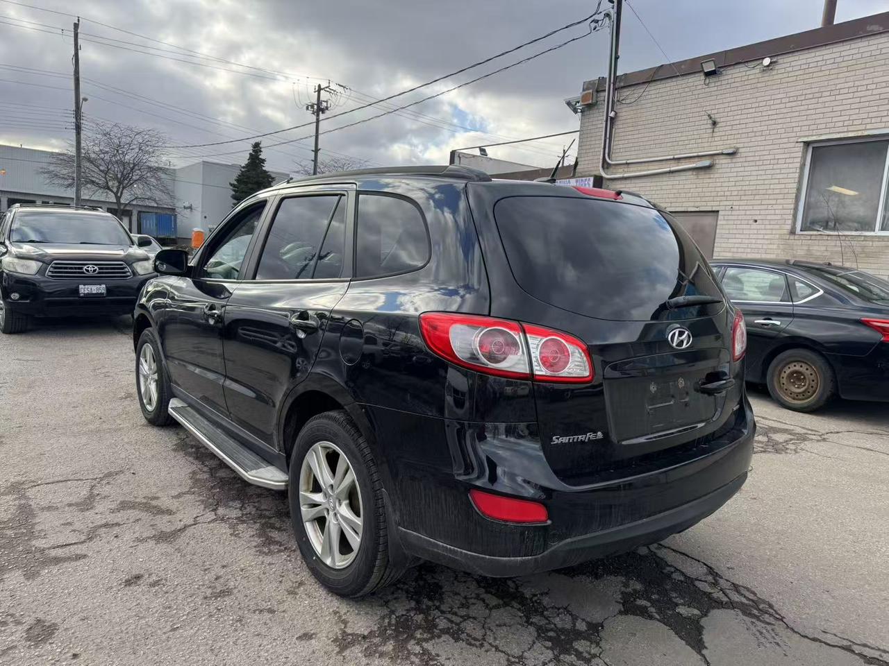 2012 Hyundai Santa Fe AWD 4DR I4 AUTO GL PREMIUM Photo