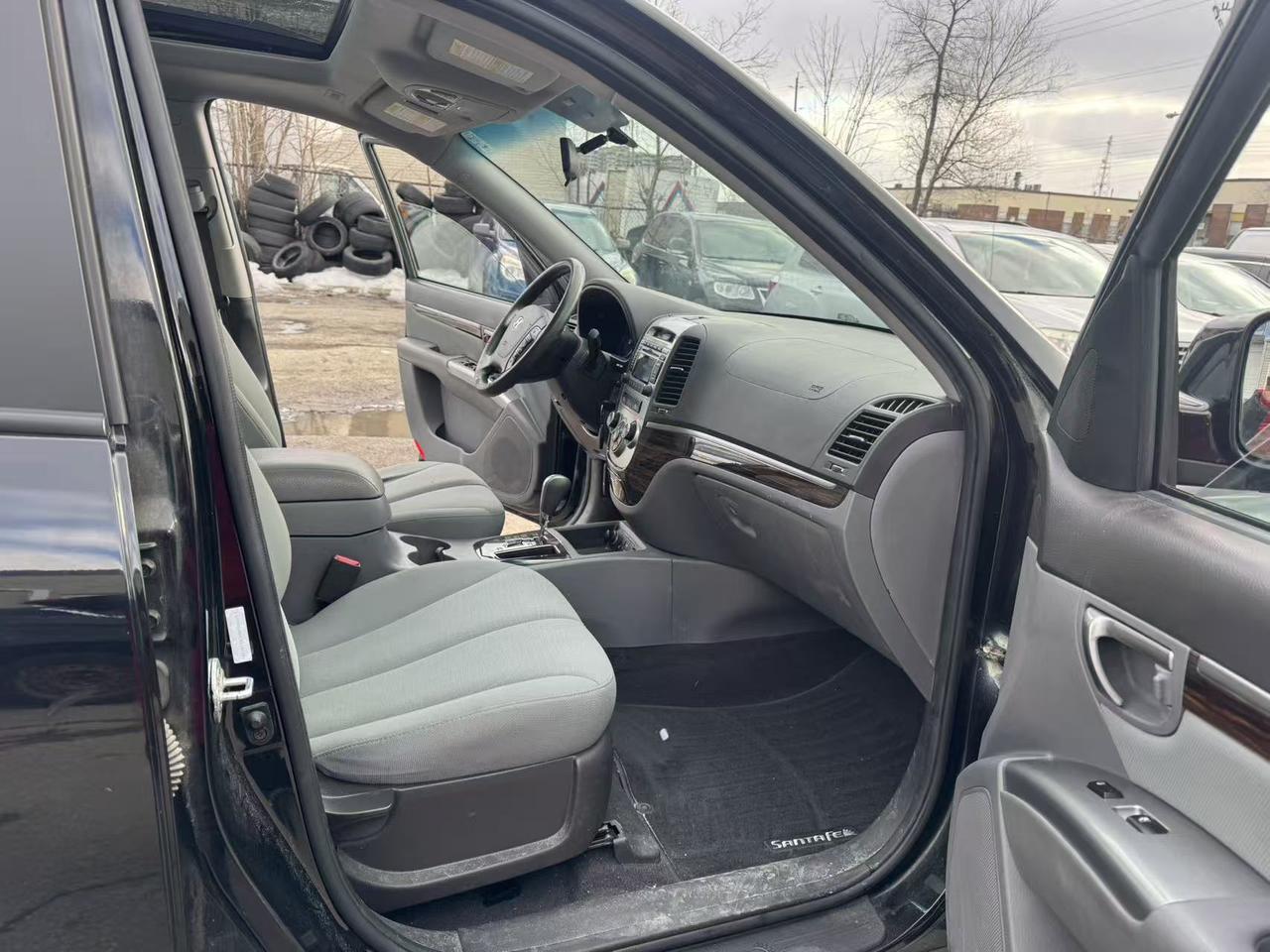 2012 Hyundai Santa Fe AWD 4DR I4 AUTO GL PREMIUM Photo