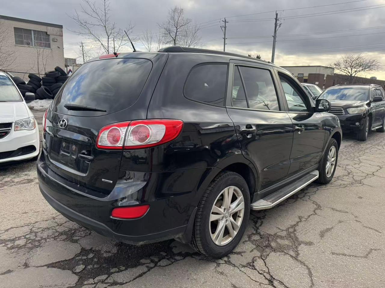 2012 Hyundai Santa Fe AWD 4DR I4 AUTO GL PREMIUM Photo