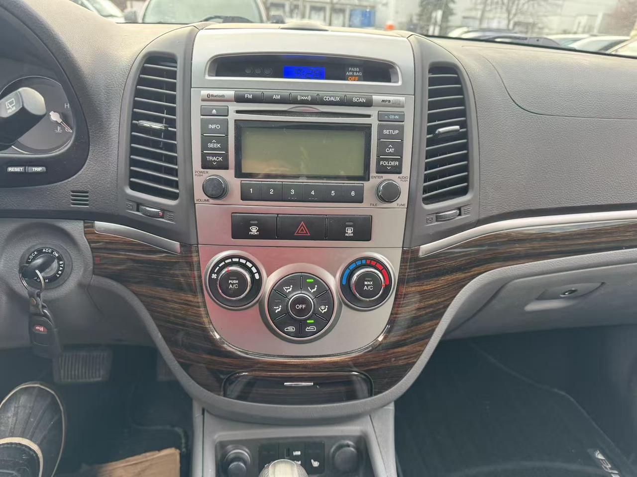 2012 Hyundai Santa Fe AWD 4DR I4 AUTO GL PREMIUM Photo