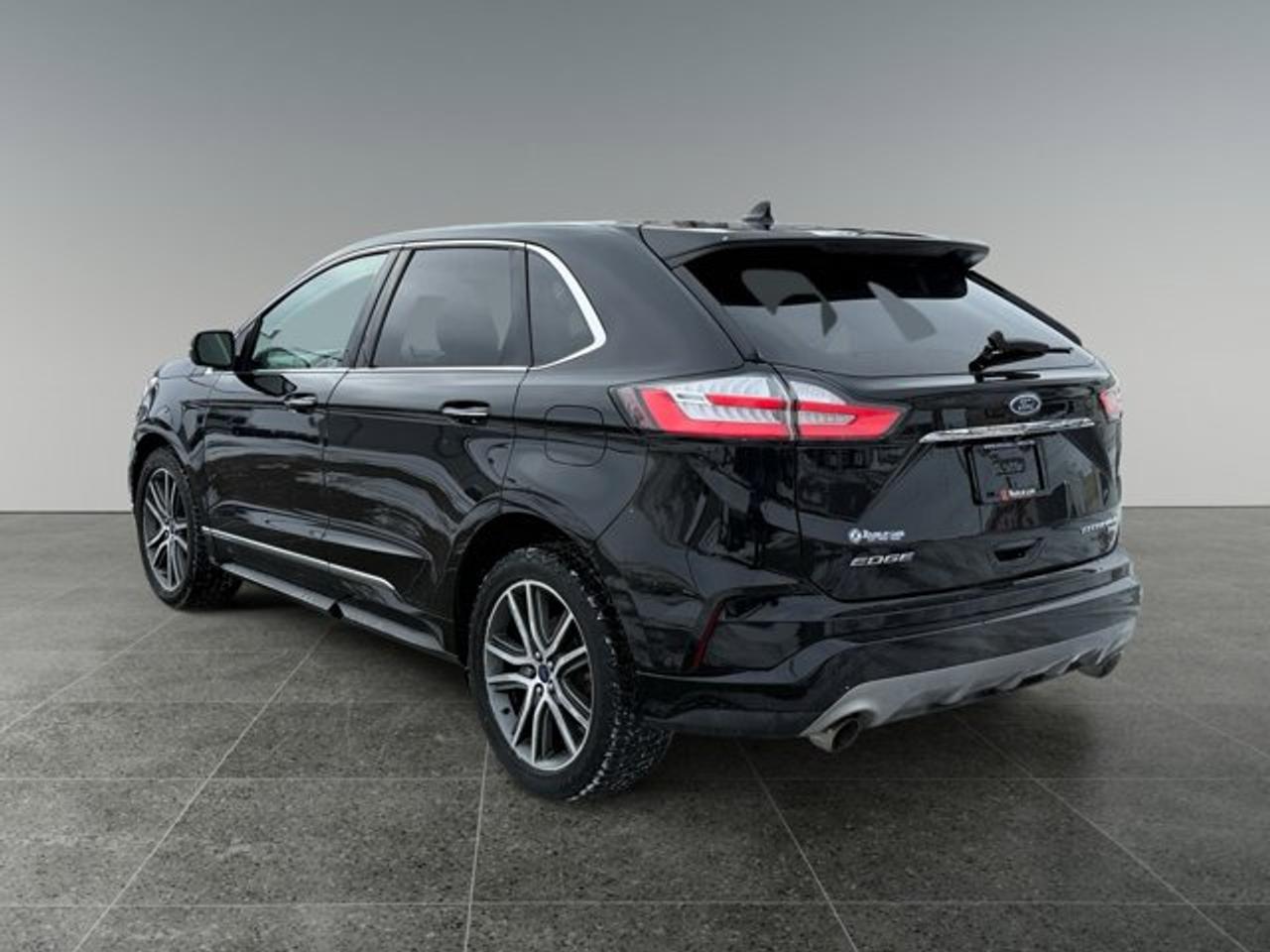 2019 Ford Edge Titanium - Photo #3