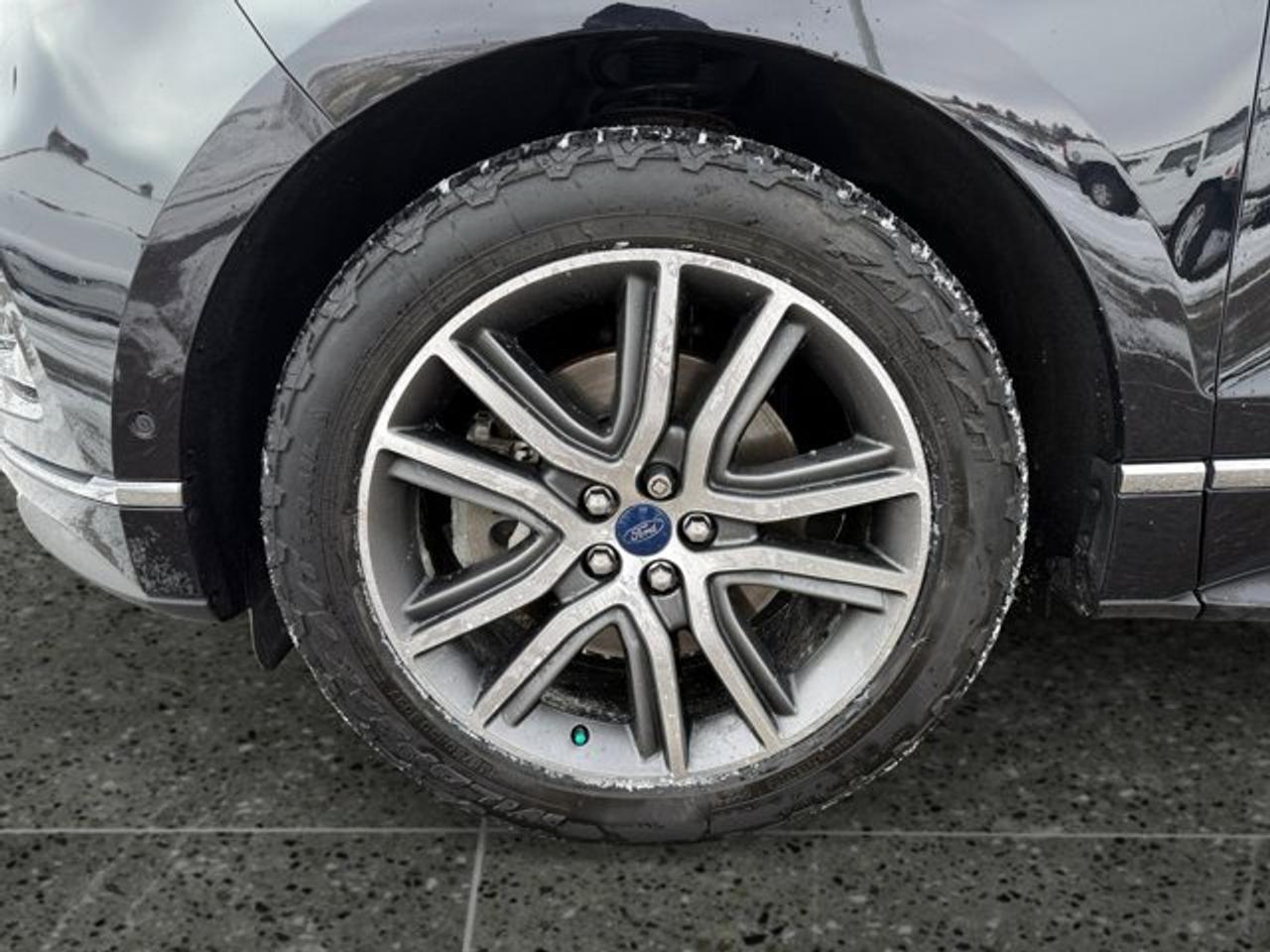 2019 Ford Edge Titanium - Photo #9