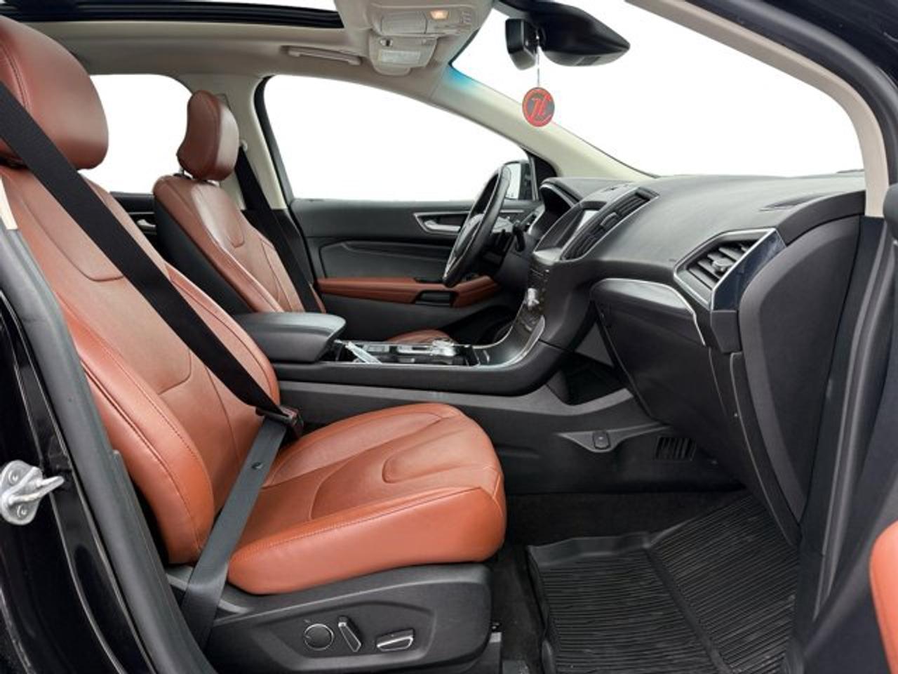 2019 Ford Edge Titanium - Photo #12