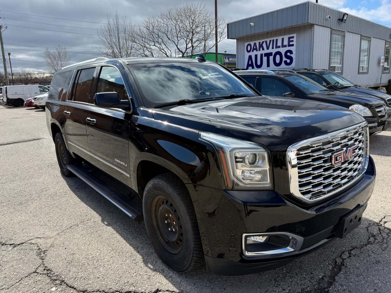 2018 GMC Yukon XL 4WD 4DR DENALI Photo2