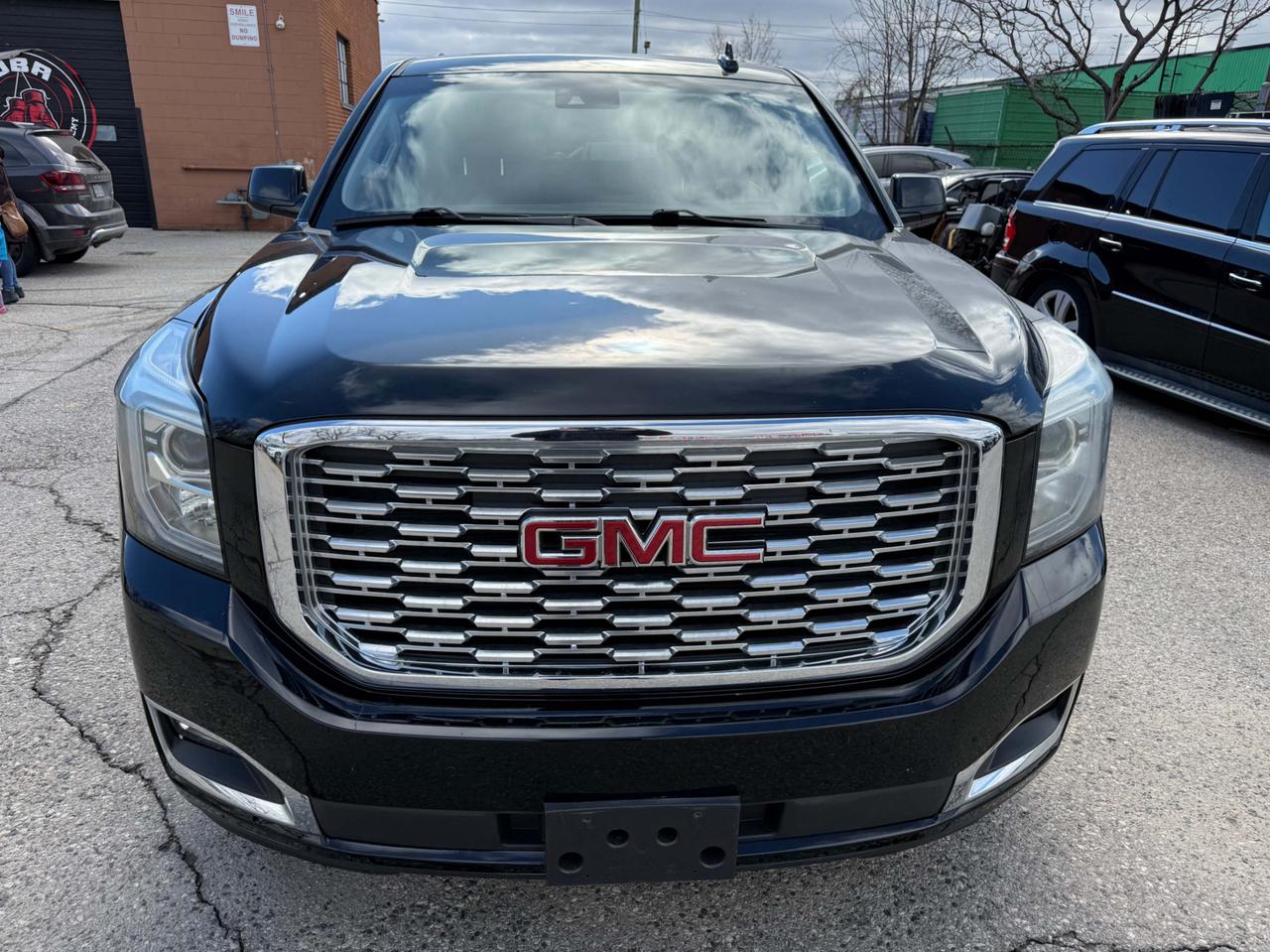 2018 GMC Yukon XL 4WD 4DR DENALI Photo