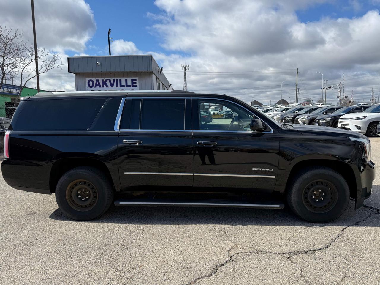 2018 GMC Yukon XL 4WD 4DR DENALI Photo3