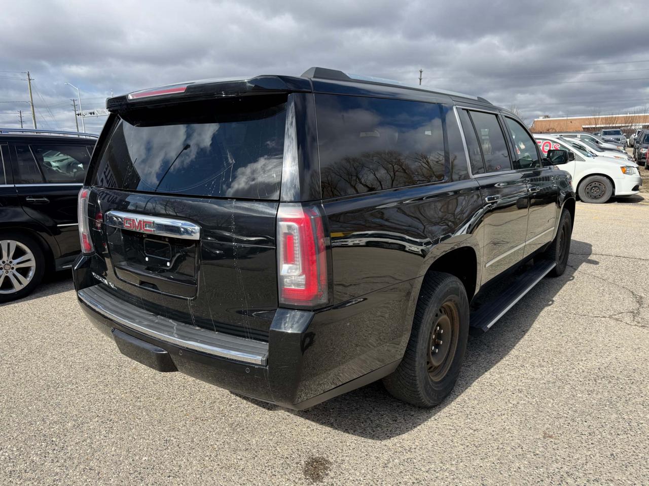 2018 GMC Yukon XL 4WD 4DR DENALI Photo