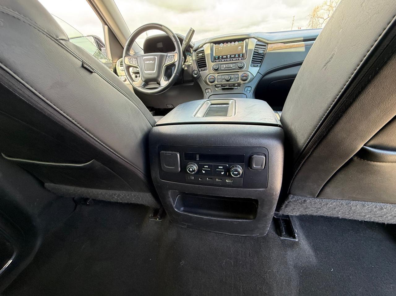2018 GMC Yukon XL 4WD 4DR DENALI Photo