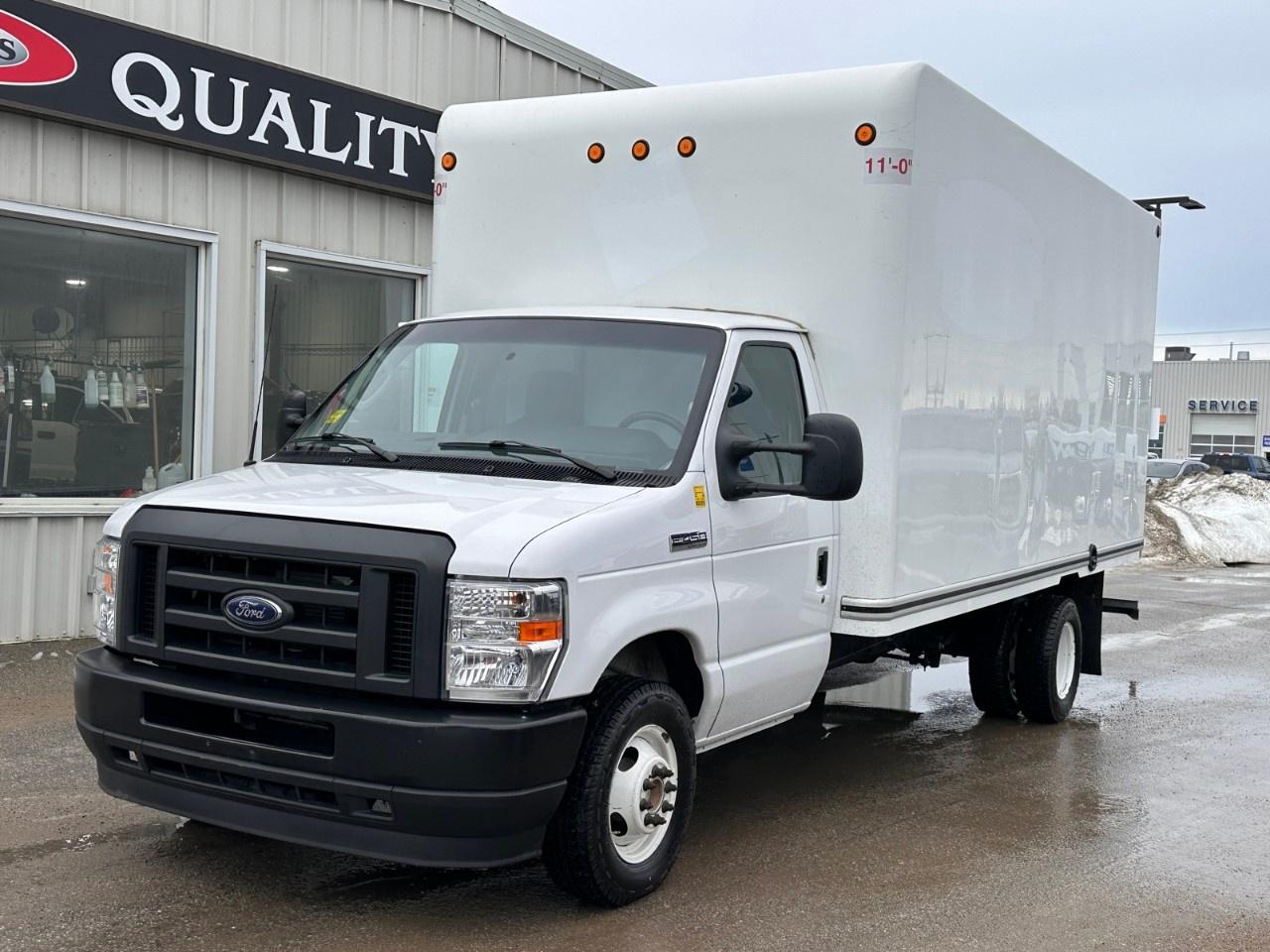 2023 Ford E-Series Cutaway E-450 DRW 176" WB Photo