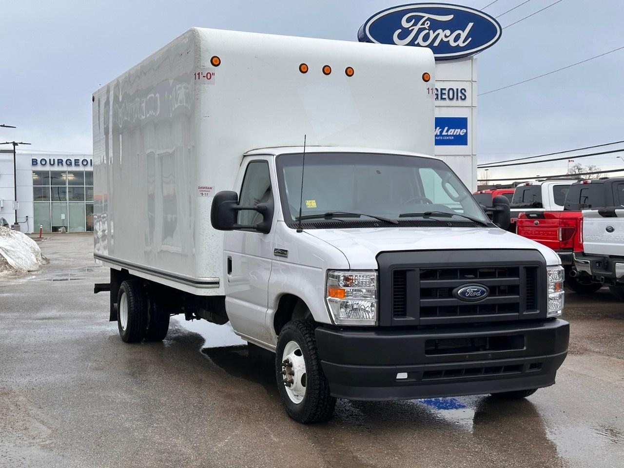 2023 Ford E-Series Cutaway E-450 DRW 176" WB Photo