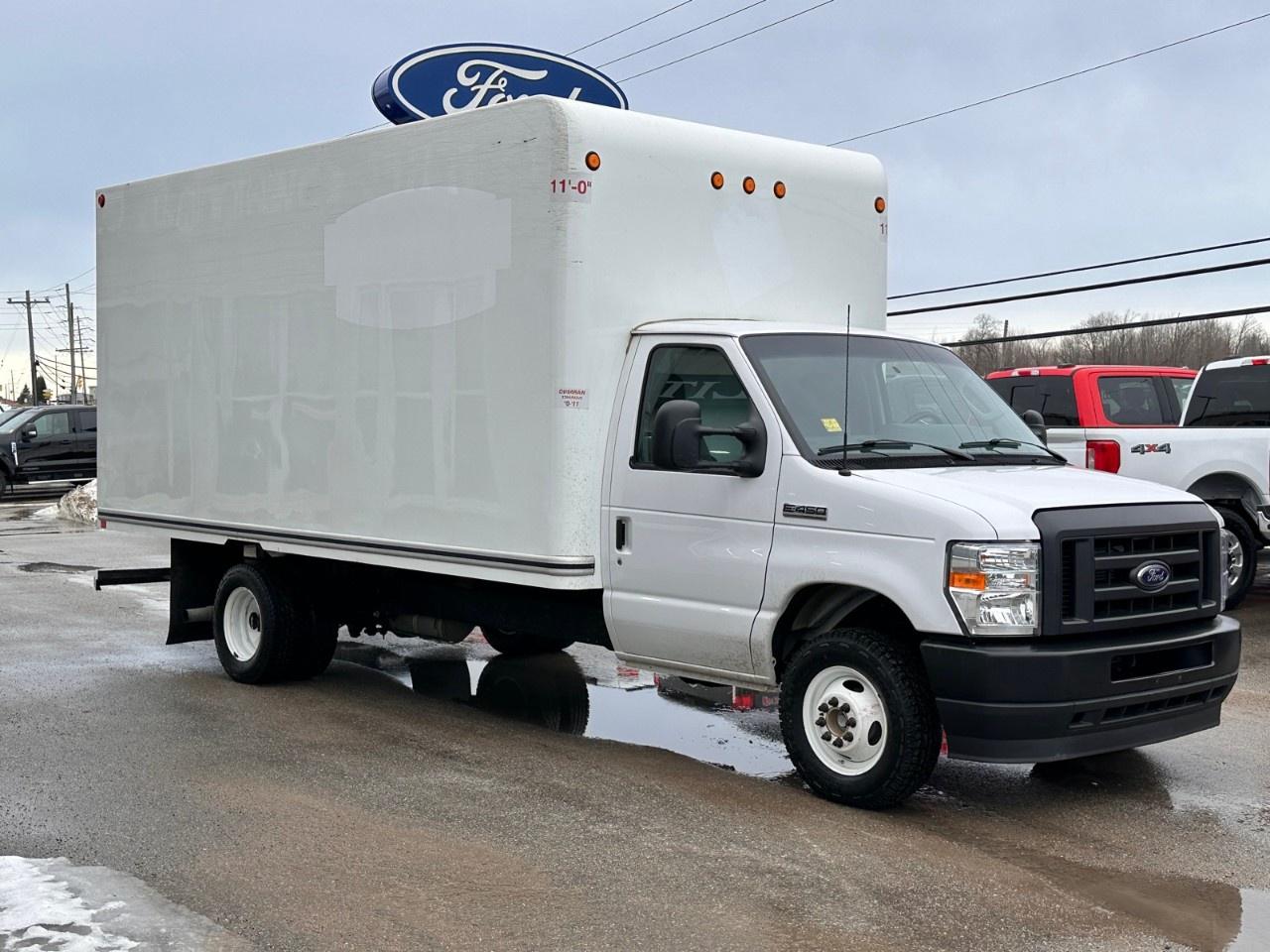 2023 Ford E-Series Cutaway E-450 DRW 176" WB Photo4