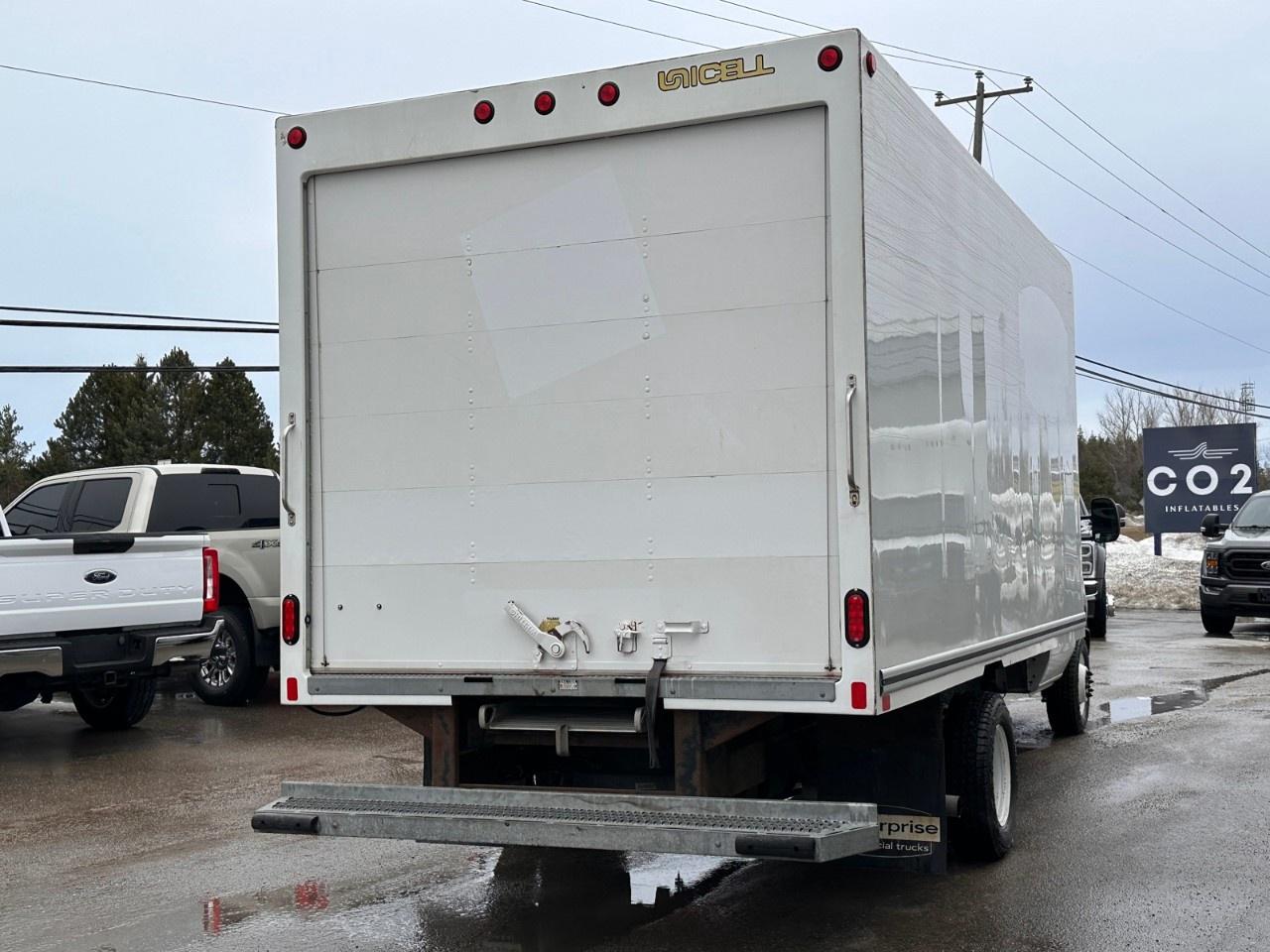 2023 Ford E-Series Cutaway E-450 DRW 176" WB Photo