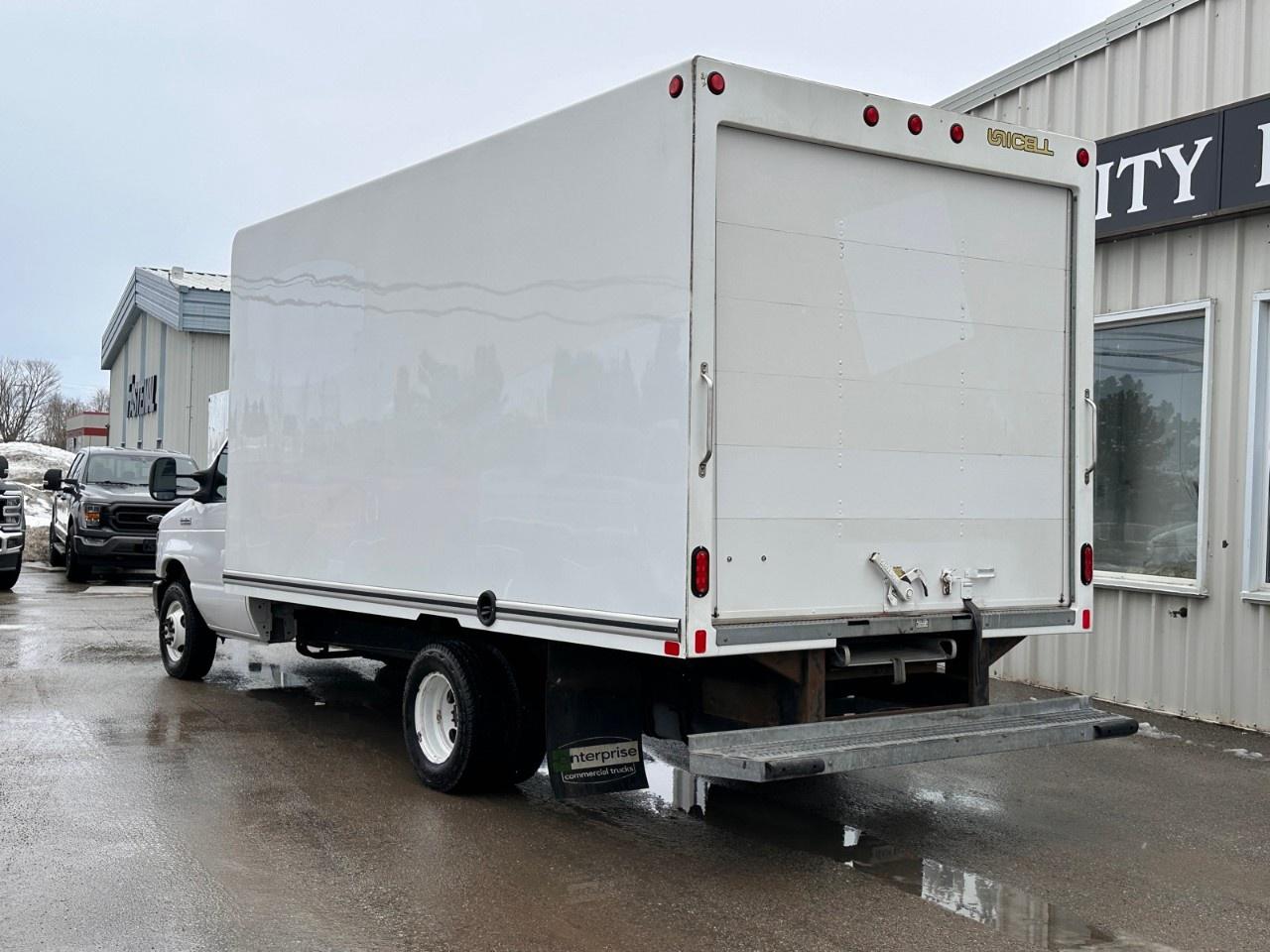 2023 Ford E-Series Cutaway E-450 DRW 176" WB Photo