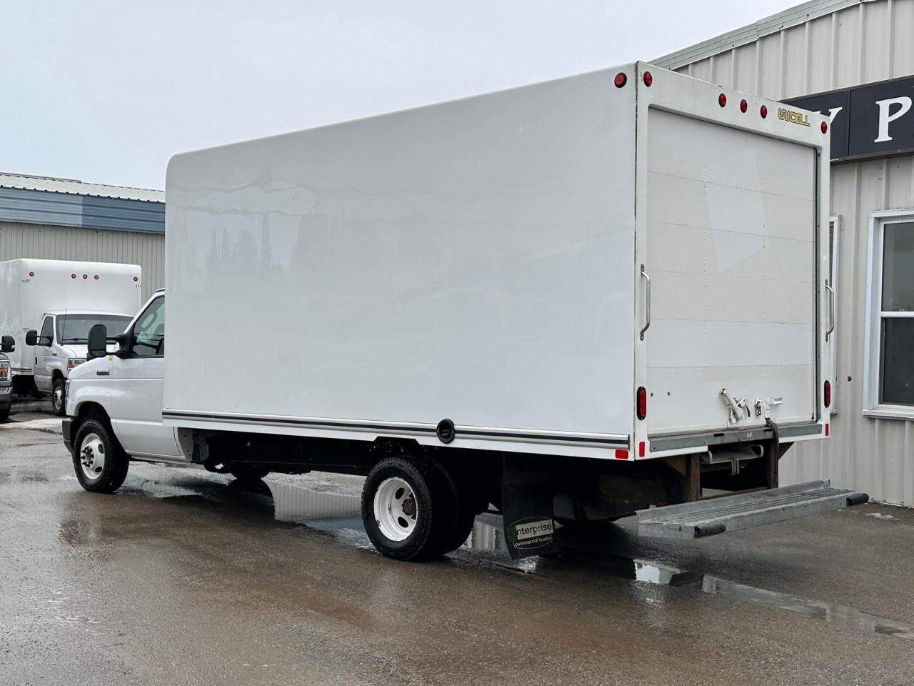 2023 Ford E-Series Cutaway E-450 DRW 176" WB Photo