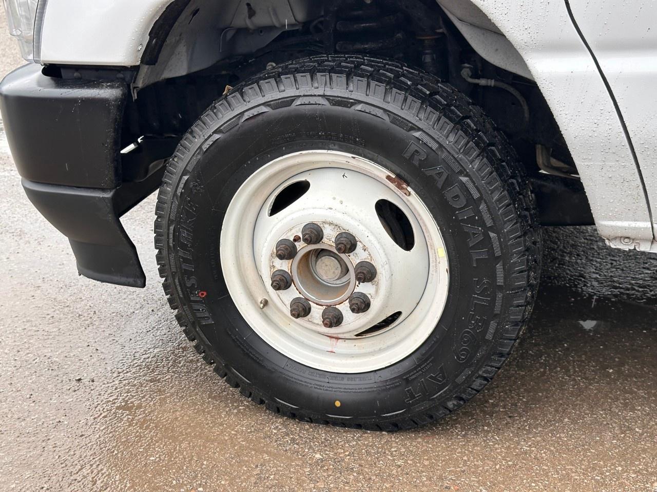 2023 Ford E-Series Cutaway E-450 DRW 176" WB Photo