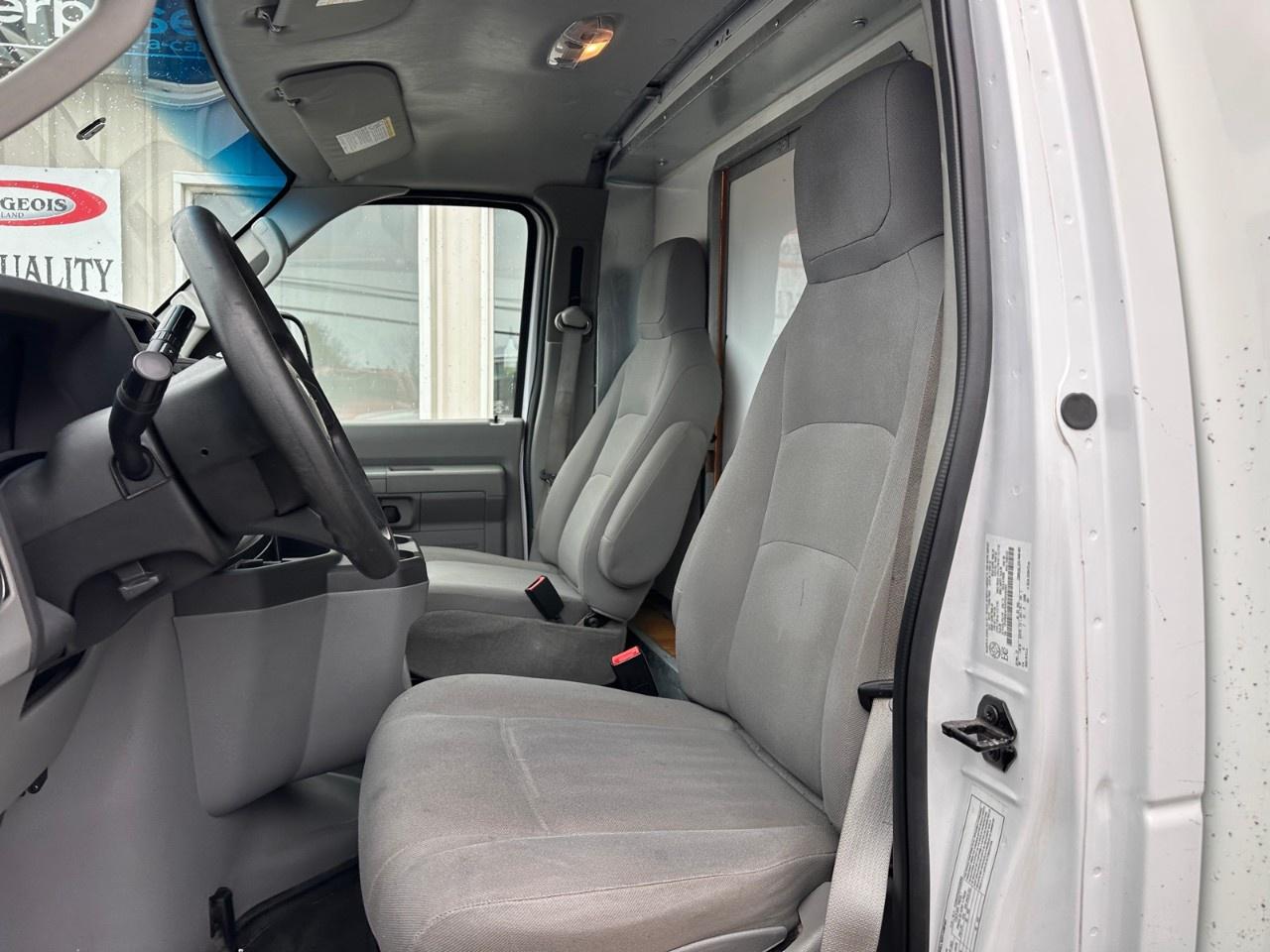 2023 Ford E-Series Cutaway E-450 DRW 176" WB Photo