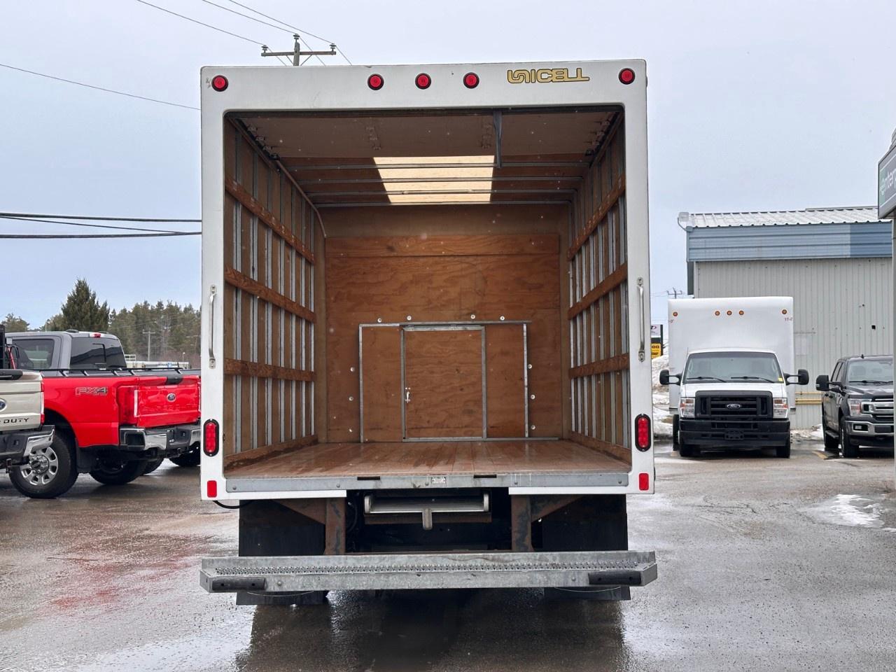 2023 Ford E-Series Cutaway E-450 DRW 176" WB Photo