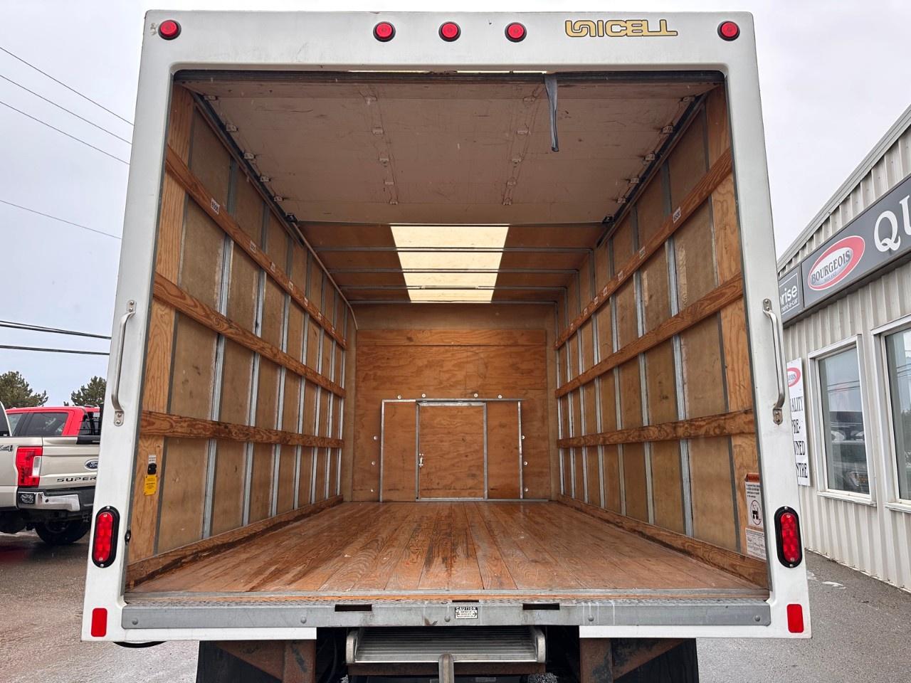 2023 Ford E-Series Cutaway E-450 DRW 176" WB Photo