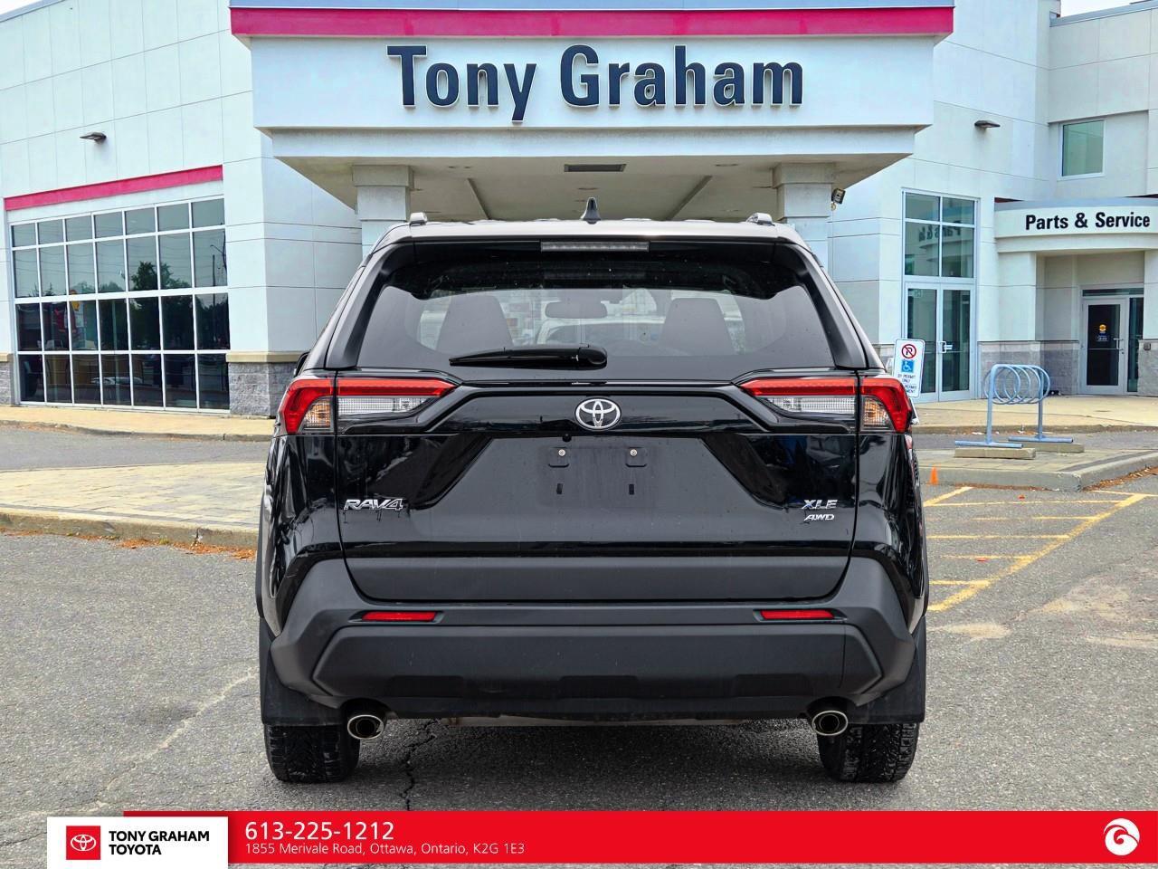 2024 Toyota RAV4 XLE Photo4