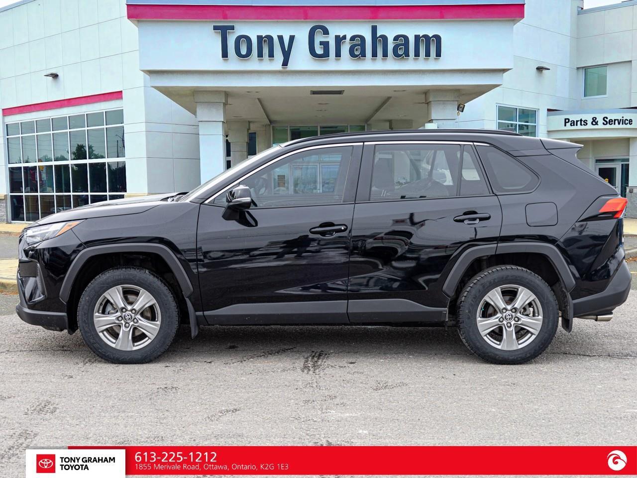 2024 Toyota RAV4 XLE Photo2