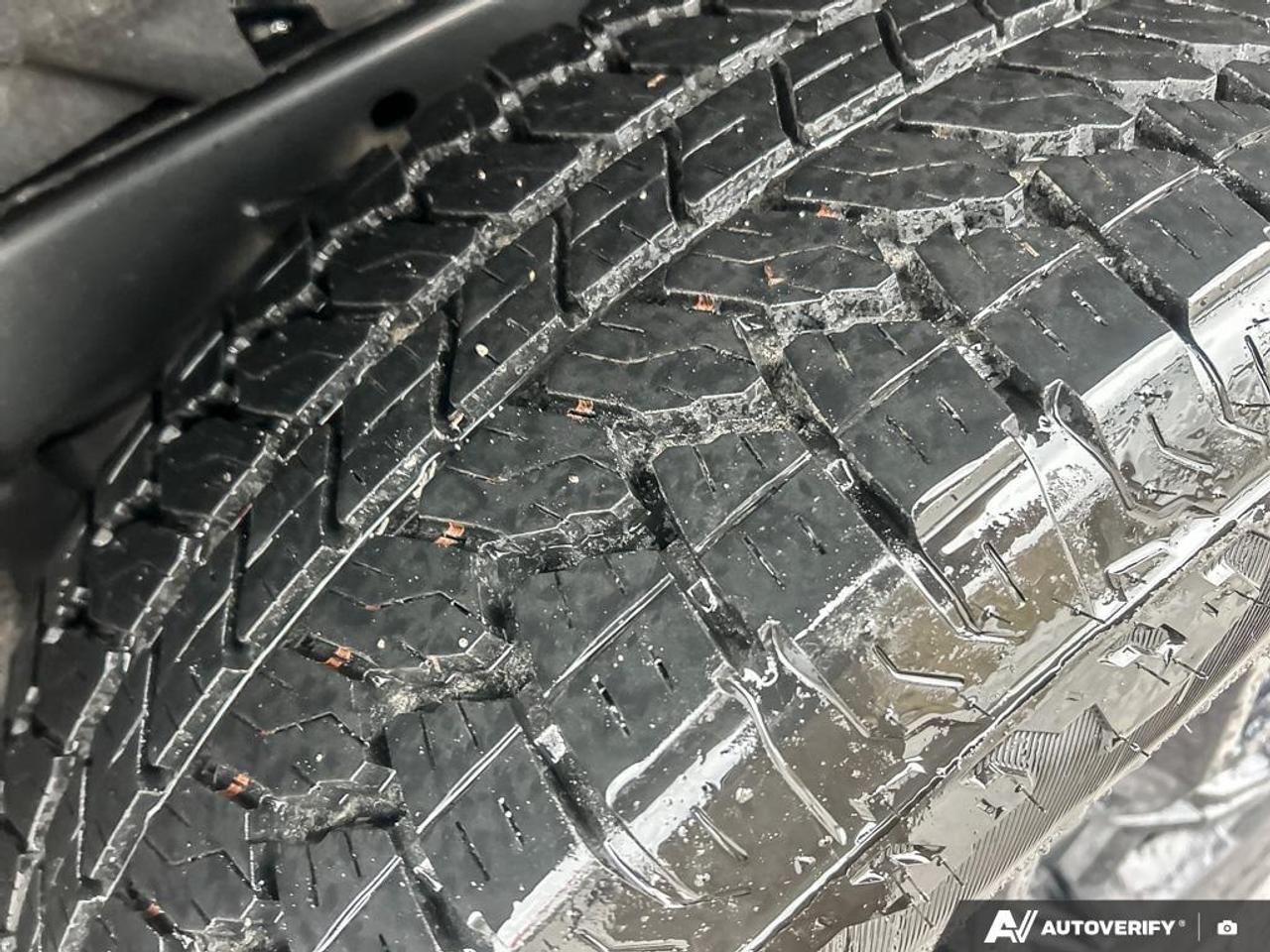 2026 GMC Canyon Denali POWER SUNROOF | 20 INCH GLOSS BLACK WHEELS | HEATE Photo