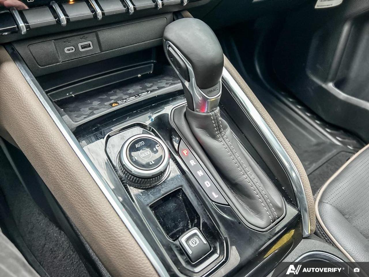 2026 GMC Canyon Denali POWER SUNROOF | 20 INCH GLOSS BLACK WHEELS | HEATE Photo