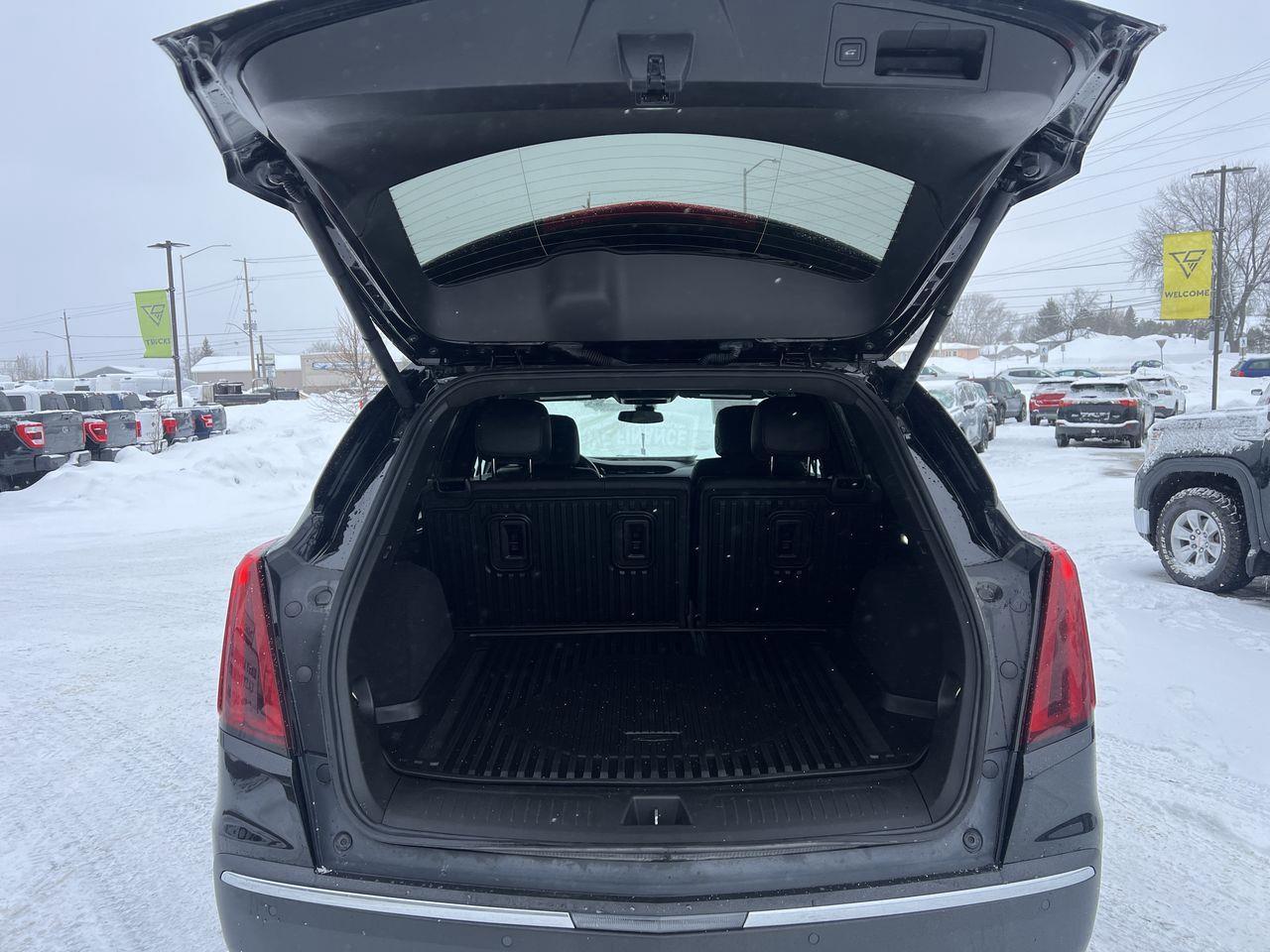 2023 Cadillac XT5 Luxury AWD, HEATED LEATHER SEATS, CRUISE CONTROL, POWER LIFTGATE, BACK UP CAM, SIRIUS XM!! Photo