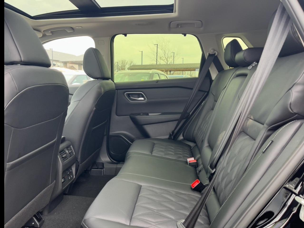 2026 Nissan Rogue AWD Platinum Photo