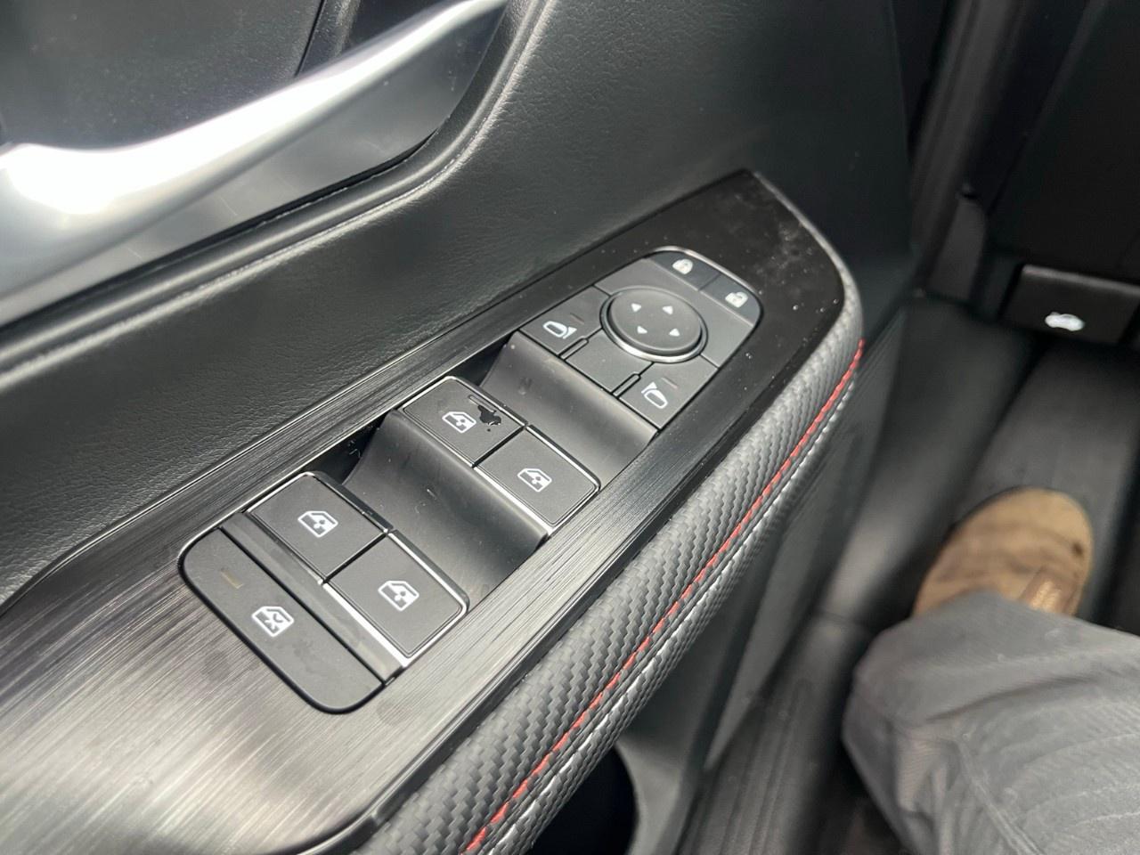 2026 Nissan Kicks SR AWD Photo