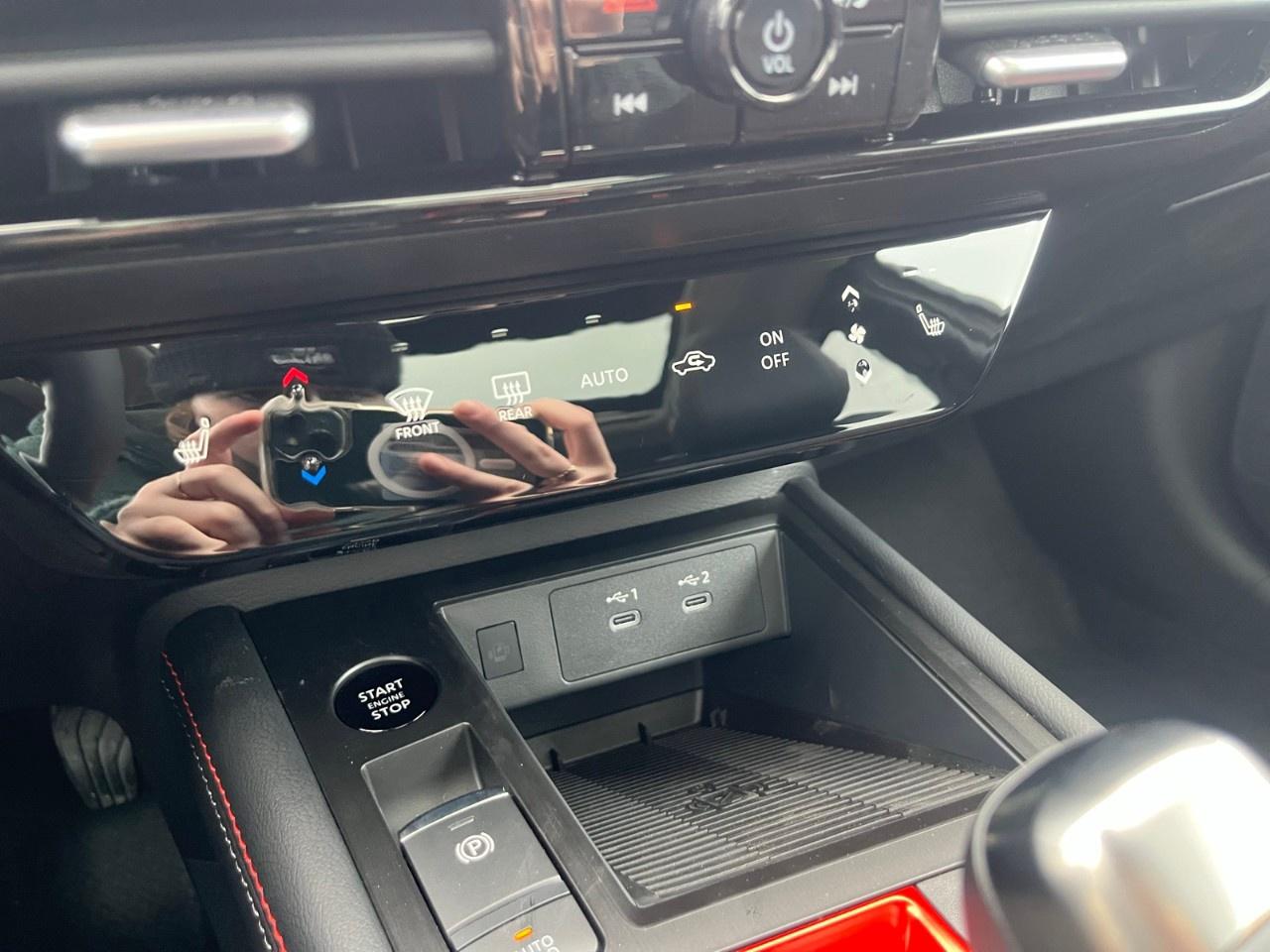 2026 Nissan Kicks SR AWD Photo