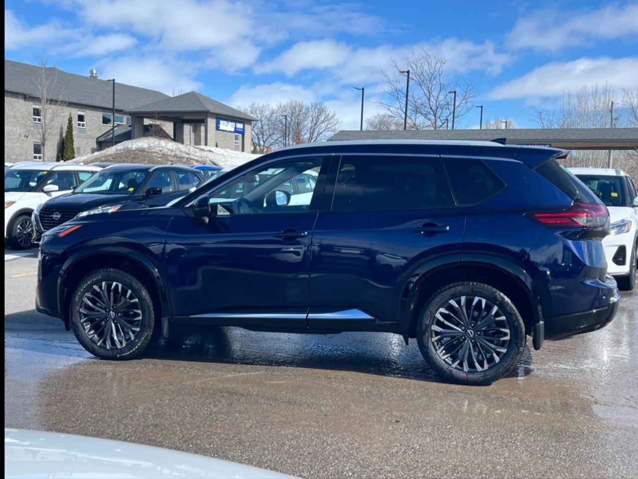 2026 Nissan Rogue AWD Platinum Photo4