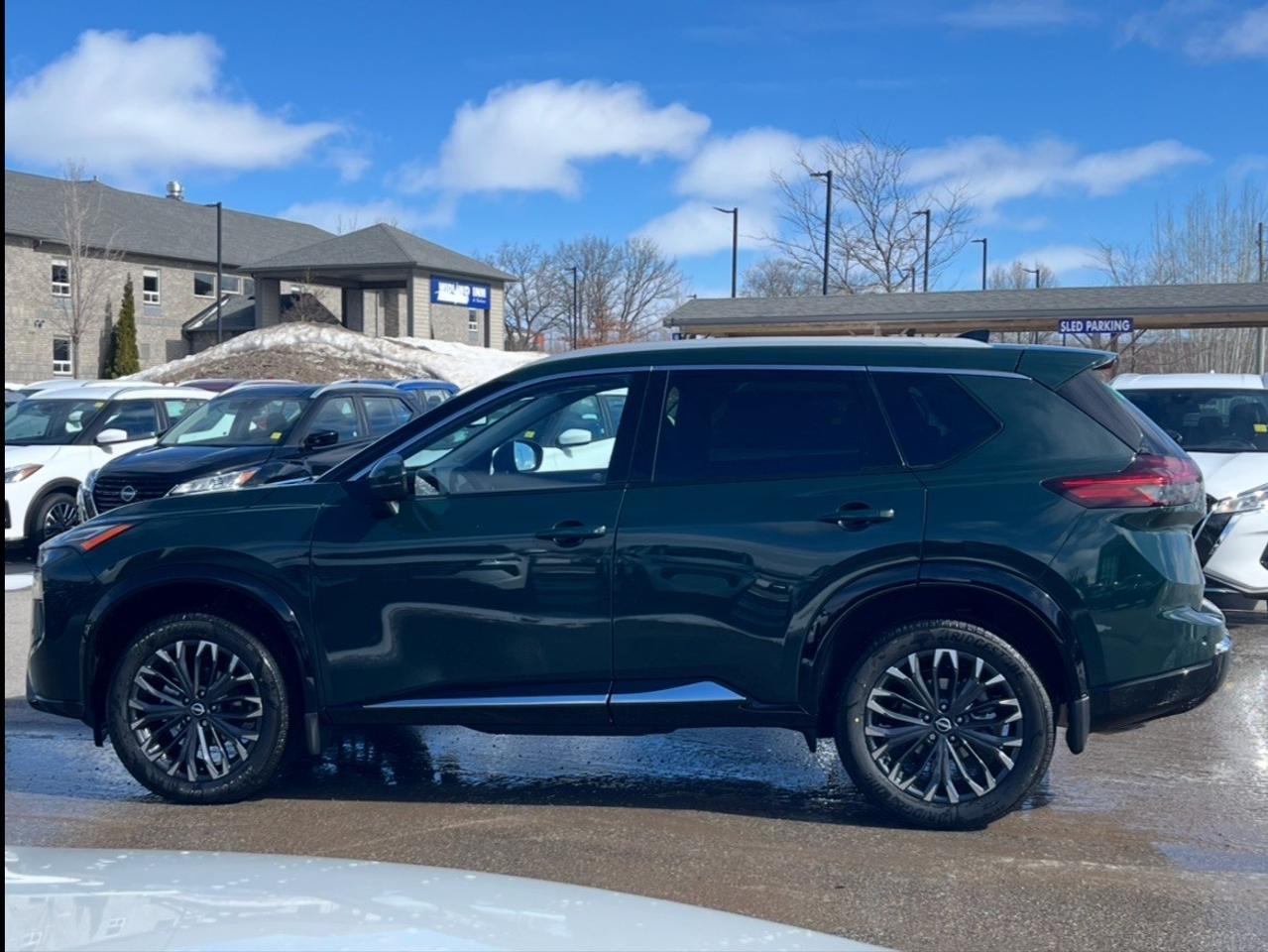 2026 Nissan Rogue AWD Platinum Photo4