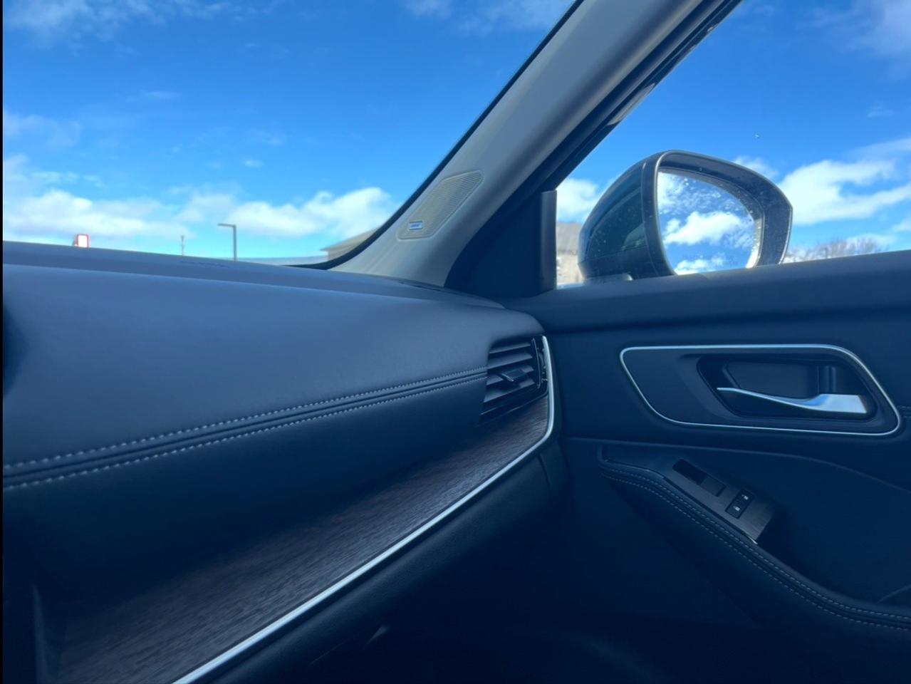 2026 Nissan Rogue AWD Platinum Photo