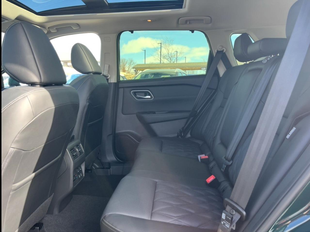 2026 Nissan Rogue AWD Platinum Photo