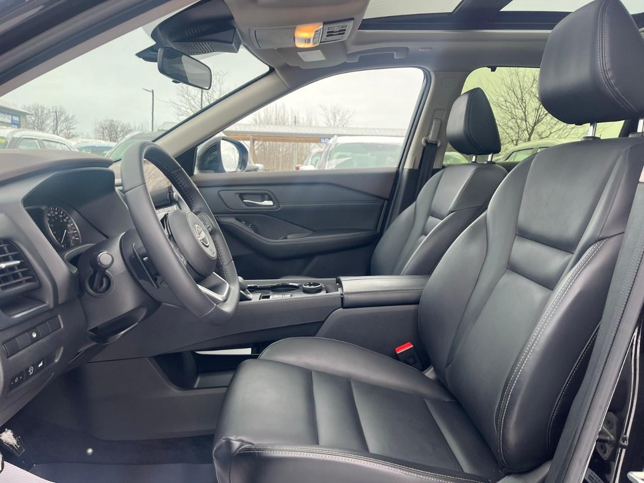 2023 Nissan Rogue Midnight Edition Photo