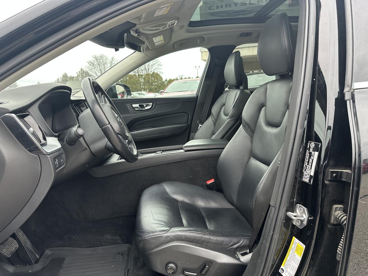 2018 Volvo XC60 Momentum Photo