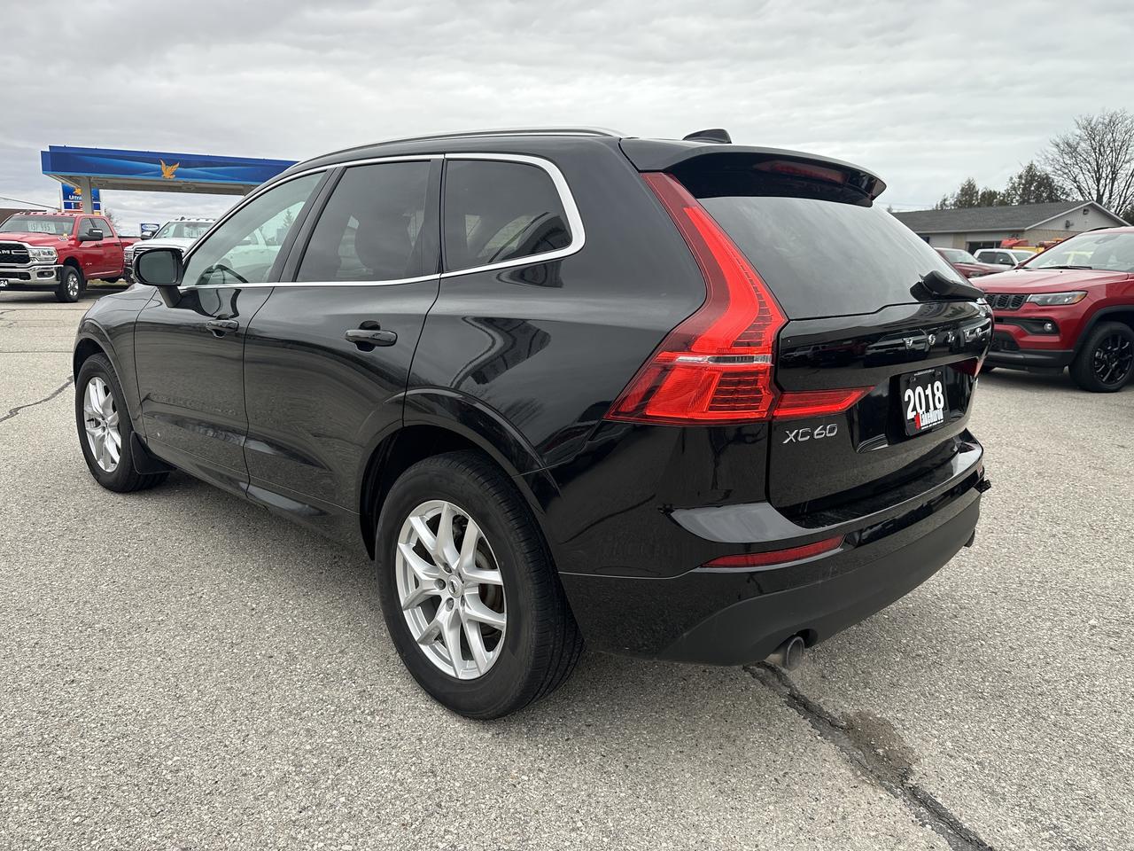 2018 Volvo XC60 Momentum Photo