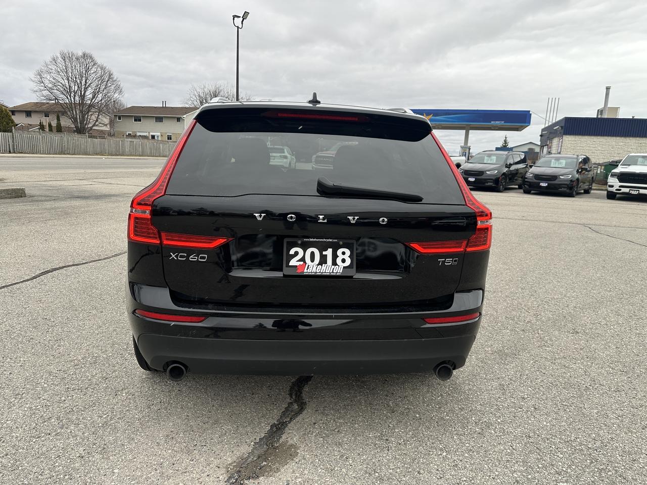 2018 Volvo XC60 Momentum Photo