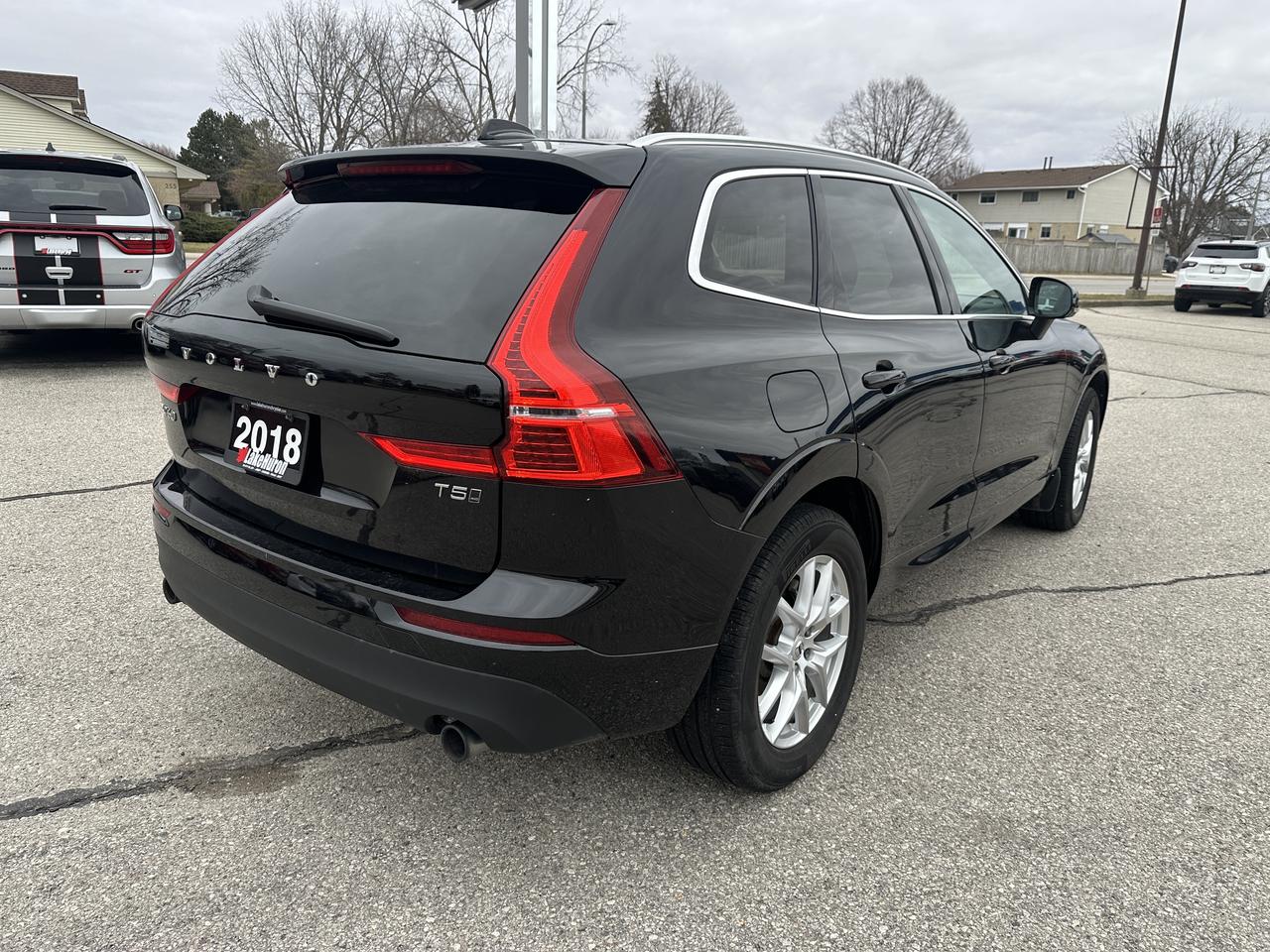 2018 Volvo XC60 Momentum Photo