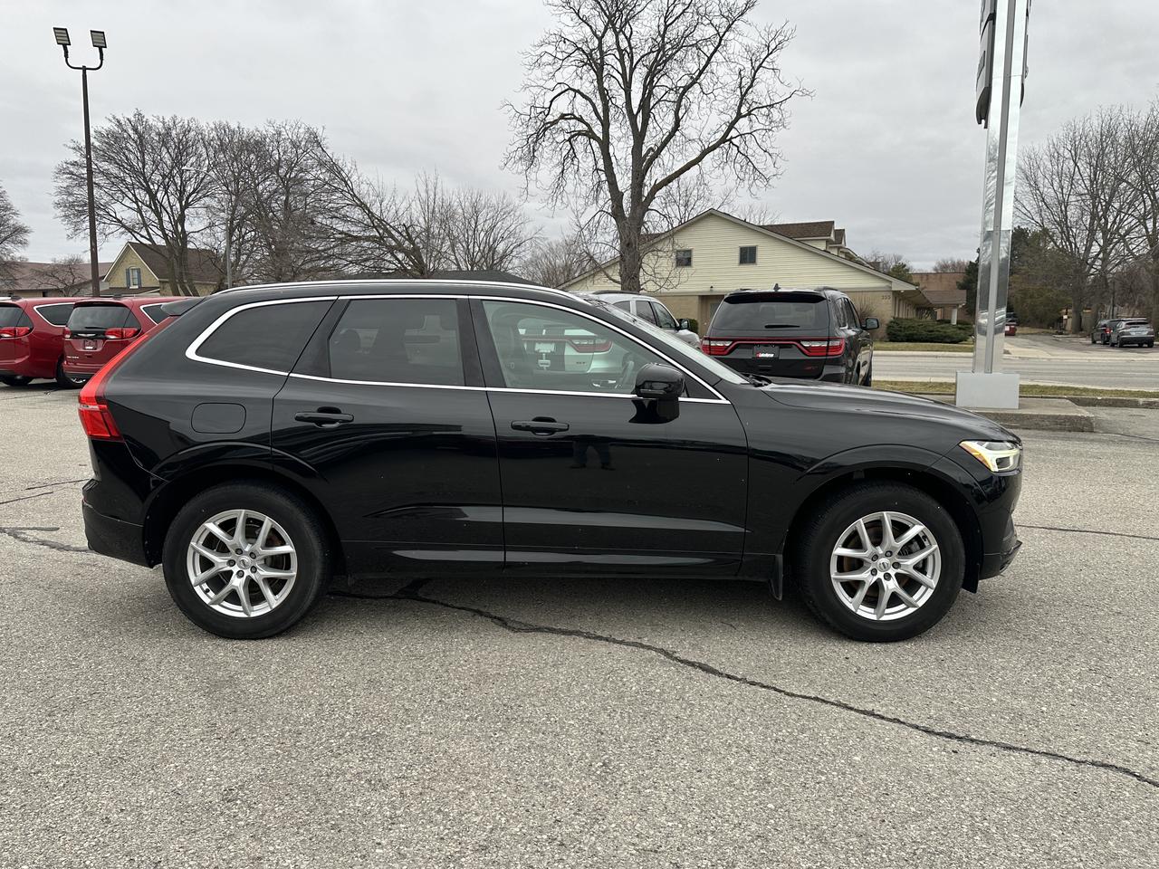 2018 Volvo XC60 Momentum Photo