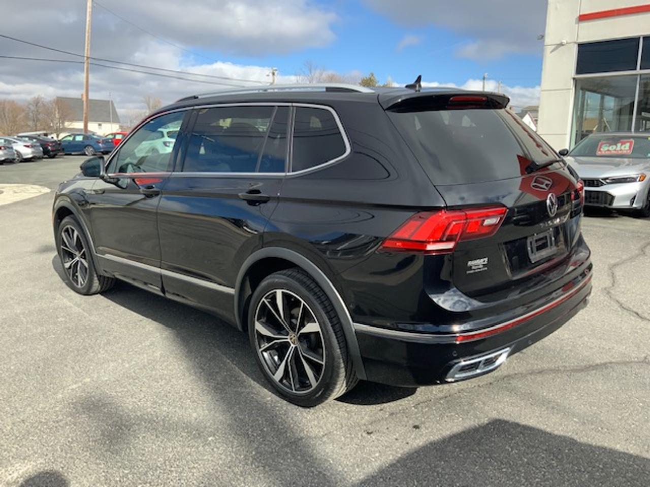 2024 Volkswagen Tiguan Highline R-line Photo
