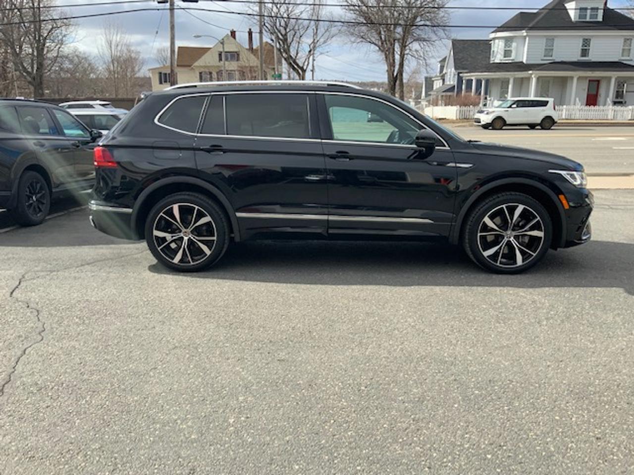 2024 Volkswagen Tiguan Highline R-line Photo4