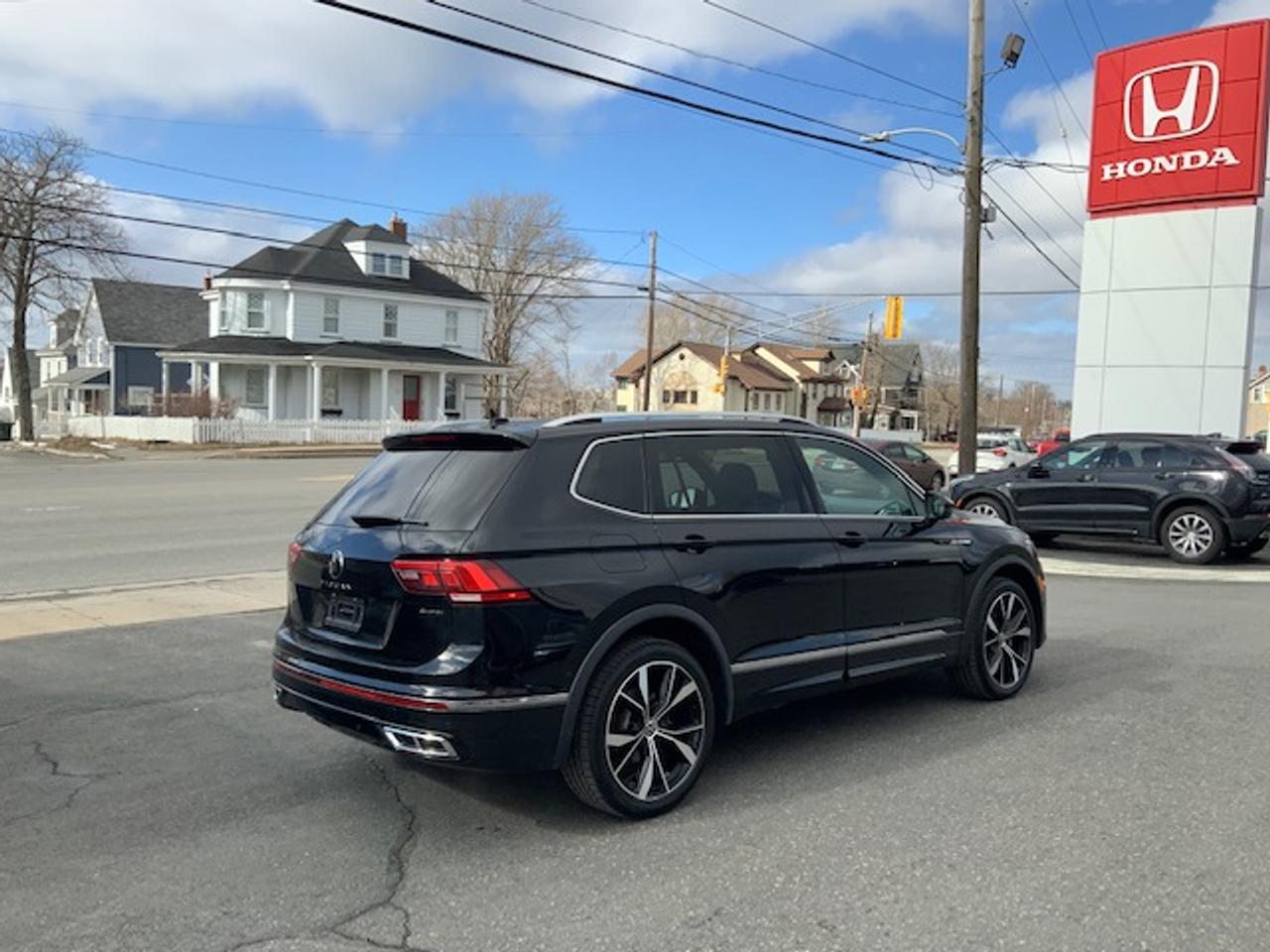 2024 Volkswagen Tiguan Highline R-line Photo